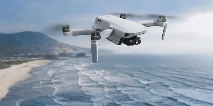 DJI Mini 2 SEは、びっくりするほどの軽さで、重さは249 g以下。りんご一つ分と同じくらい軽く、サイズは手のひらほどの大きさです。コンパクトで使いやすいMini 2 SEは、あなたの旅を楽しくする必須ツールとして、最高の形でお気に入りの瞬間を撮影します。